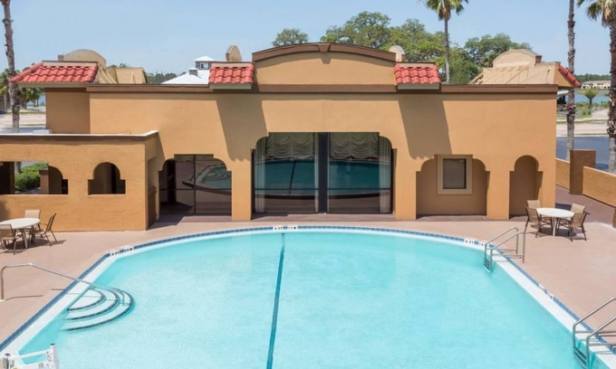 St. Augustine Hotel | Convenient Location in Historic Downtown! 3 Spaces, Onsite Pool & Free Parking