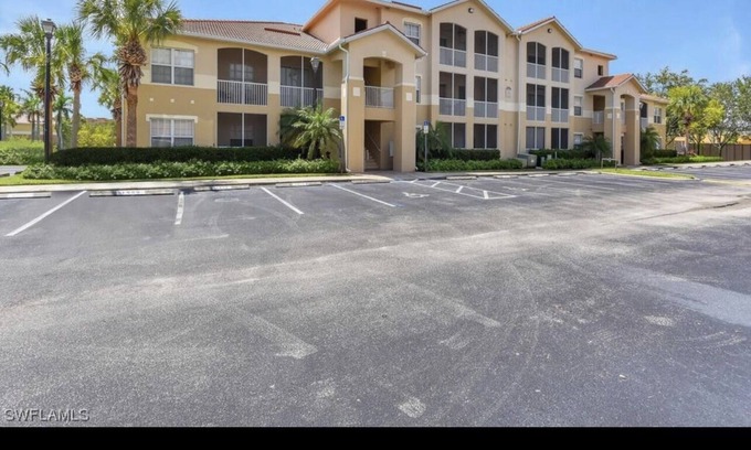 McGregor Condo | Convenient location to all stores. Cozy furnished home. All amenities!