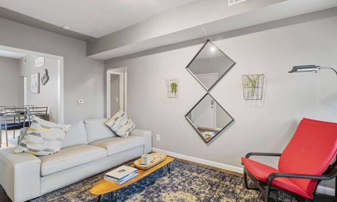 Meridian-Kessler Apartment | Convenient | Pet & Baby|Near Convention & Hospital