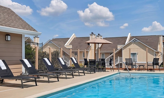 Westlake House | Convenient Stay in Westlake! Kitchen, Free Parking, Pets Allowed, Onsite Pool