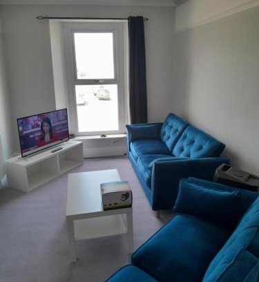 Pembroke Dock Apartment | Conveniently located, newly refurbished flat (sleeps 4)