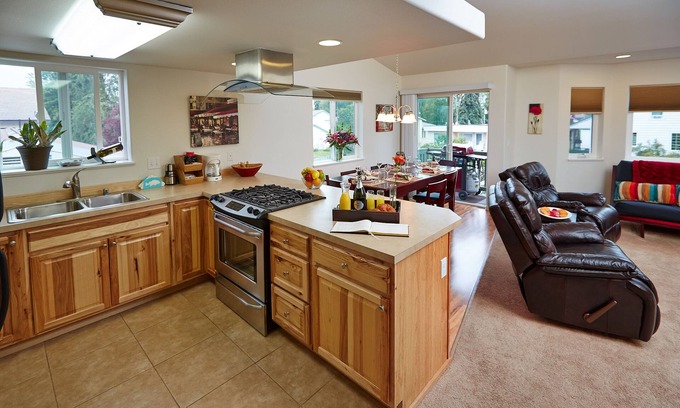 Spenard House | Conveniently Located Near Airport With Access To Everything Alaska Has To Offer!