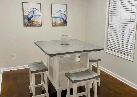 Lake Charles Apartment | Conveniently located South Lake Charles Apartment