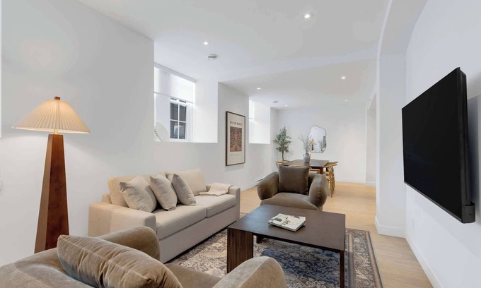 Chinatown Apartment | Convention Center-Old Mtl 3BDRS-3BA