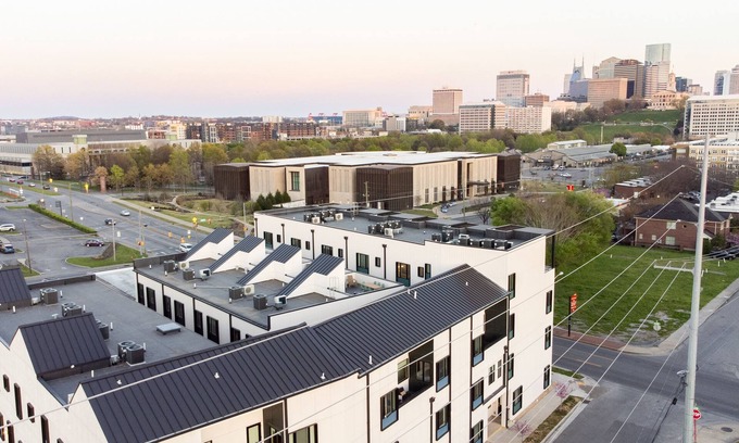 Buena Vista Apartment | Conway D101 by AvantStay | Modern Downtown Studio, 5 mins to Broadway