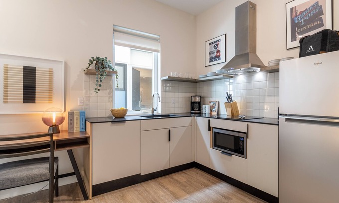 Buena Vista Apartment | Conway D104 by AvantStay | Modern Downtown Studio, Minutes to Broadway