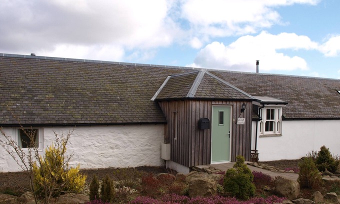 Blairgowrie Cottage | Coo Shed - a cottage that sleeps 4 guests in 2 bedrooms
