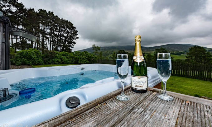 Blairgowrie Cottage | Coo Shed @ Dalnoid - private hot-tub, wifi, pet-friendly, mountain views,
