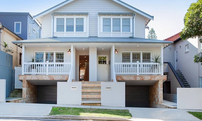 Randwick House | Coogee Oasis is Beach House with Pool Moments to Coogee Beach