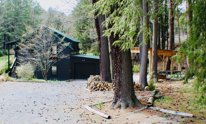 Cooksburg Cabin | Cook Forest-Pet Friendly-Free Firewood-A/C