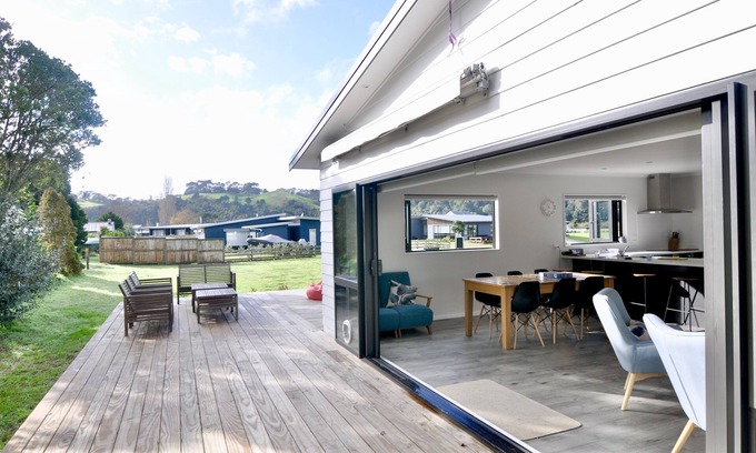 Cooks Beach House | Cooks Beach Voyager Holiday Home