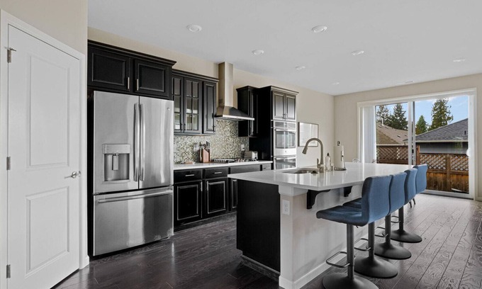North Creek House | Cool Bothell 4BR w/W/D, nr Green Spaces, Dining & Shops, by Blueground