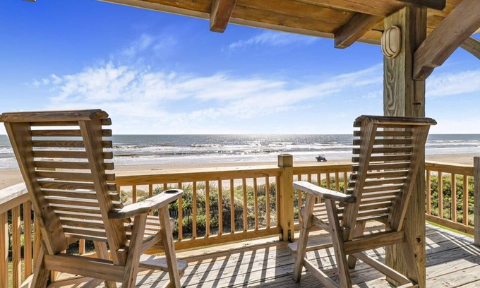 Port Bolivar House | Cool Breeze - 2 Bedroom, 2 Bath, Sleeps 10 - Beach front!