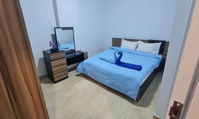 Dahar Ski Chalet | Cool chalet with AC, side sea view – Hurghada Concierge at Turtles Beach Resort