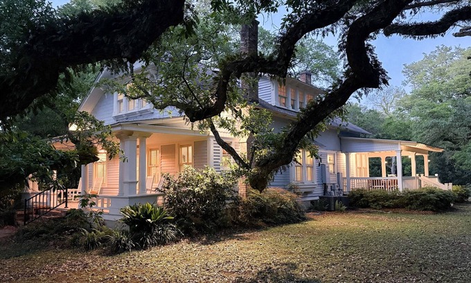 Montrose House | Coolest House in Fairhope! 2x King Beds! Porches!