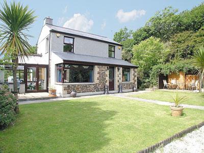 Redruth House | Coombe End Cottage