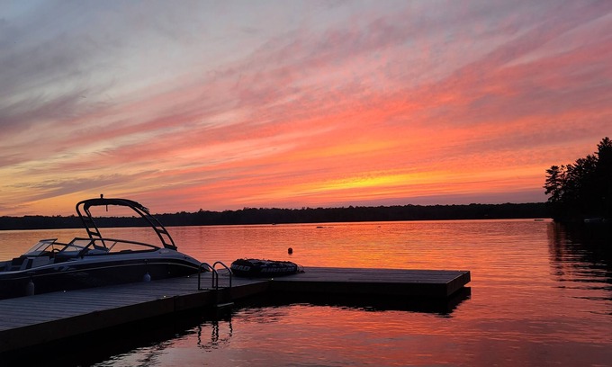 Muskoka Lakes Cottage | Cooper Bay Lakeside Escape – 322ft frontage, quiet, stunning west views!