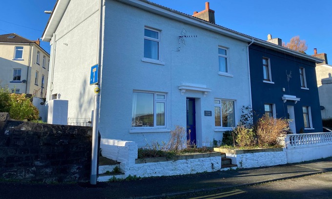 Neyland Cottage | COOPER COTTAGE, pet friendly, country holiday cottage in Neyland
