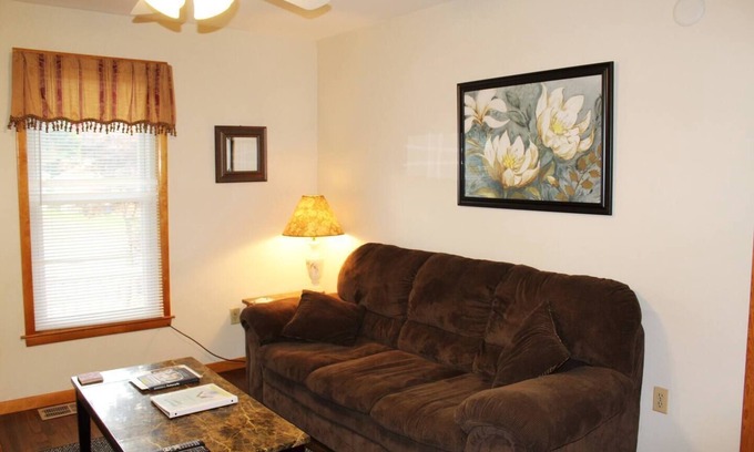 Oneonta Apartment | Cooperstown Baseball Rentals - Dugout 1