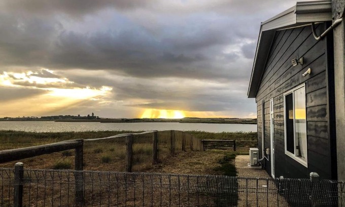 Bonney House | Coorong Island Retreat - Farm Stay at Pet Friendly Property