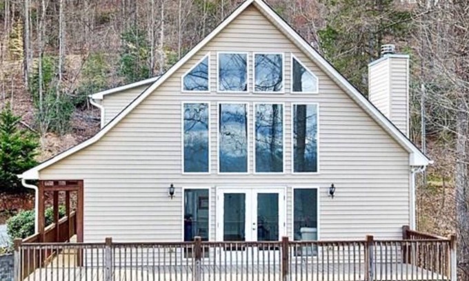 Franklin House | Copper Fox Mountain Home - 4bd/1loft/4ba, 2 Kitchens, 2 Living Rooms, 2 Decks