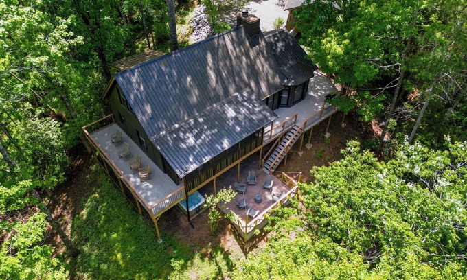Dahlonega Cabin | Copper Ridge Lodge - Hot Tub/Fire Pit/Dog Friendly/4-Bedrooms/4-Bathrooms!