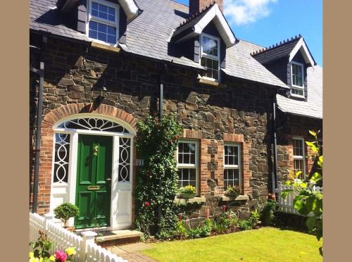 Portrush House | Copperpot Cottage 5 mins to the beach! Autumn and Xmas stays booking now