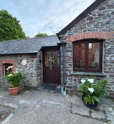Hartland House | Coppingers Cottage, Galsham Farm
