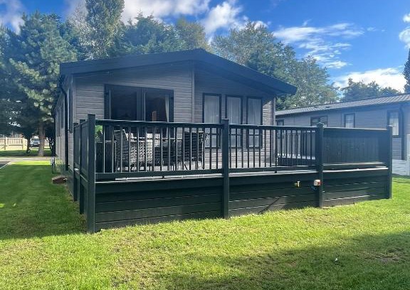 Allerthorpe House | Copse View Lodge with Hot Tub