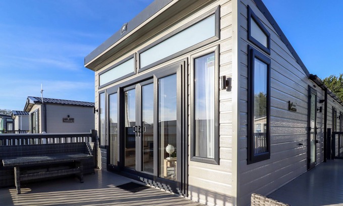 Saxmundham Cabin | COPSE VIEW, pet friendly, character holiday cottage in Saxmundham