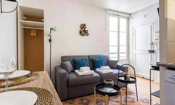 Quartier de l'Ecole-Militaire Apartment | Copy of Sevres Cosy studio, Sevres Cosy studio Saint Germain