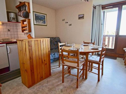 Chamrousse Apartment | Coquet studio cabine pour 4 avec balcon et accès direct aux pistes - Chamrousse 1750 - FR-1-340-23