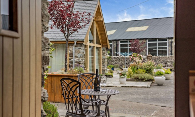 Llanycil House | Cor Llew Coch - One Bedroom House, Sleeps 2