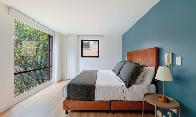 La Gran Via Apartment | Cora 96 Street Apartments