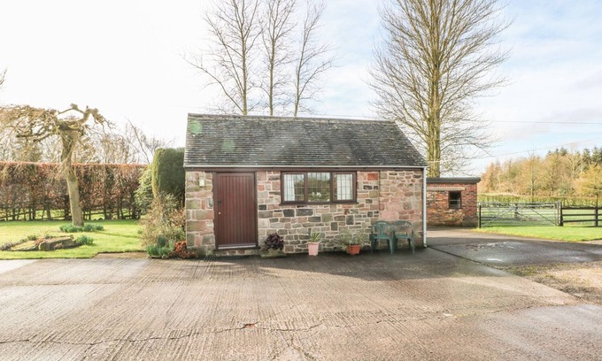 Stoke-on-Trent Cottage | CORDWAINER COTTAGE, romantic, character holiday cottage in Bagnall