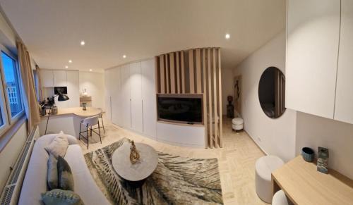 Gare Apartment | Core Luxembourg City Mirrorview-Parking and Breakfast