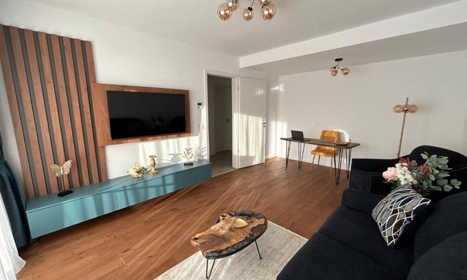 Tractorul Apartment | Coresi comfort, Parking, Wifi