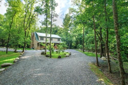 Cosby House | Cork's Creekside By Stony Brook Cabins