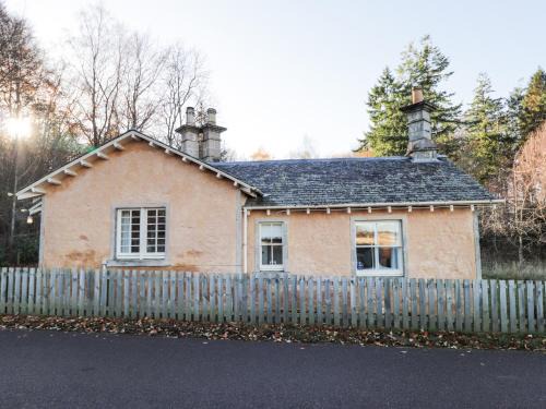 Forres House | Cormack Lodge - Brodie Castle