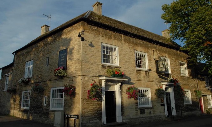 Witney House | Corncroft Guest House
