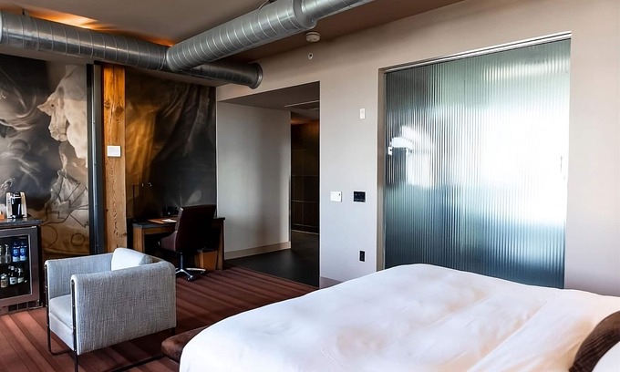Fifth Ward Hotel | Corner Alcove King Room at The Iron Horse Hotel, Pet-friendly!