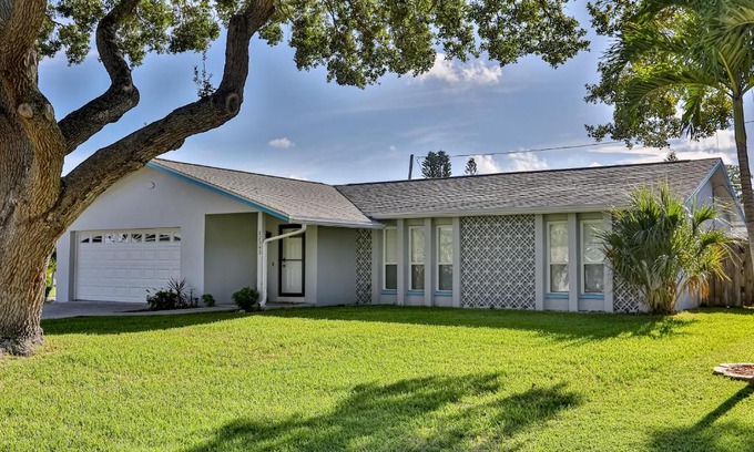 Largo House | Corner By The Coast
