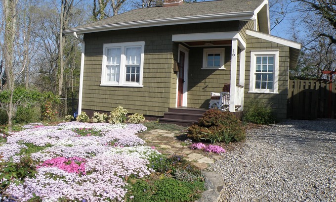 Historic Montford Cottage | Corner Cottage: A Romantic Retreat Near Downtown Asheville