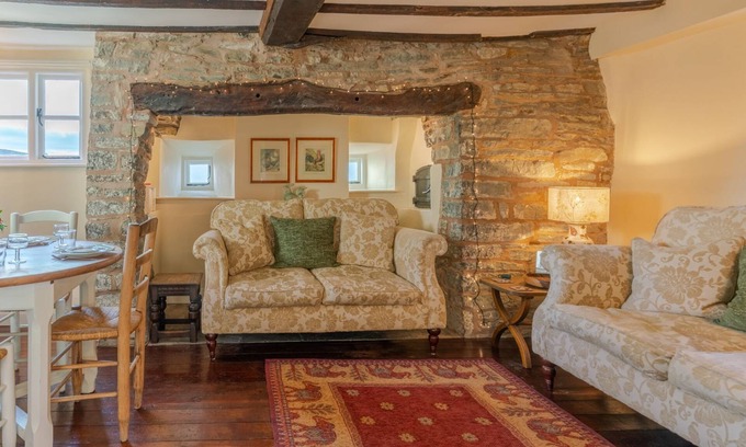 Bretforton Cottage | Corner Cottage - sleeps 4 guests in 2 bedrooms