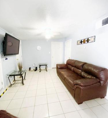 El Paso Apartment | Corner Gem Near Yarbrough Zaragoza I10 unit 1