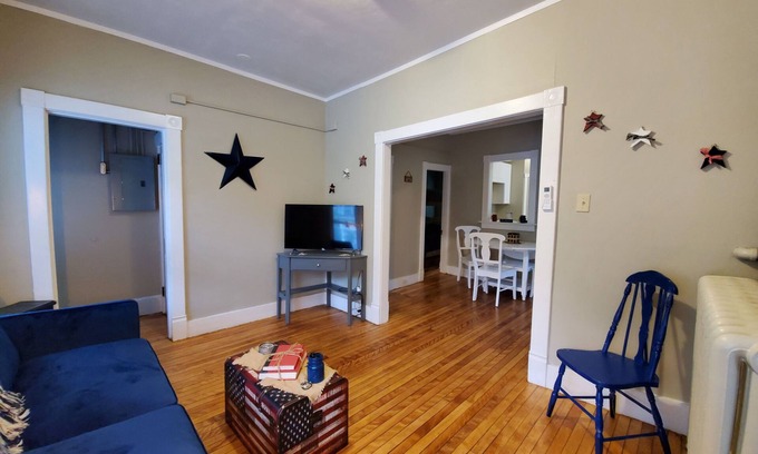 Wells River House | Corner Guest Home on 6 Acres along Connecticut River
