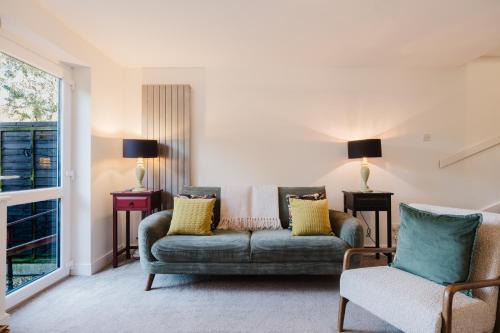 Cheltenham Apartment | Corner House - Bright 2 Bed in Cheltenham