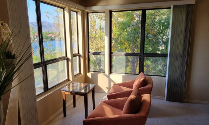 Scottsdale Ranch Condo | Corner Penthouse with Lake & Mountain Views