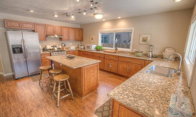 Tahoe Island House | Corner Pocket Chalet - 5 Bedrooms, Pool Table