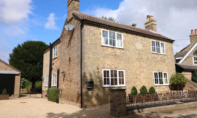 Wisbech House | Coronation Cottage